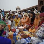 খোদাভীতি যখন উঠে যায় তখন শুধু রোজা ভাঙা নয়, তারচেয়ে বড় পাপ করতেও দ্বিধা করেনা মানুষ : তানভীর শাহরিয়ার ।