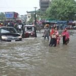 সাঁতরে অফিসে যাব !